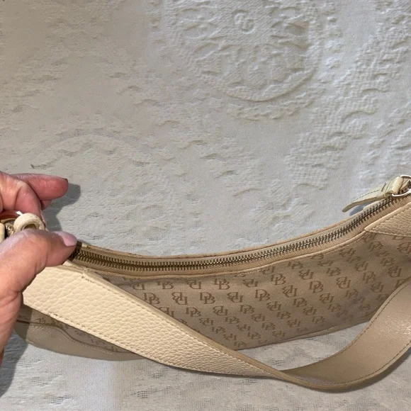 Vintage Dooney & Bourke Cream Hobo Monogram Shoulder Bag Gently Loved 90’s